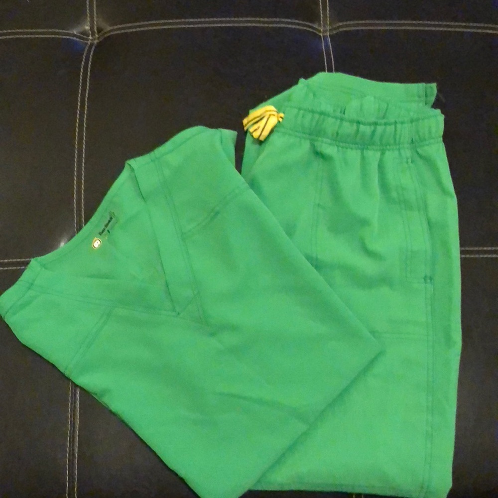 Scrub set